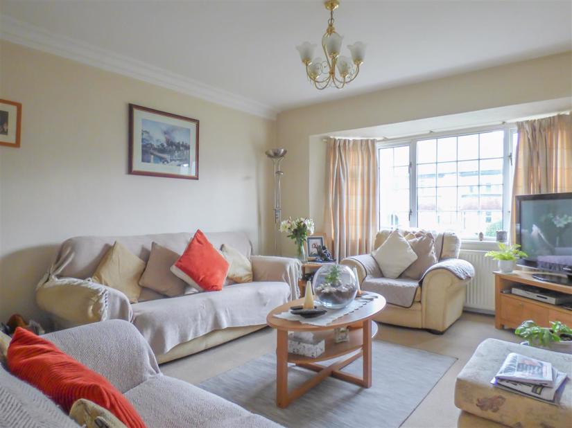 Lamorna Avenue, Gravesend, Kent Sealeys Estate Agents Limited t/a