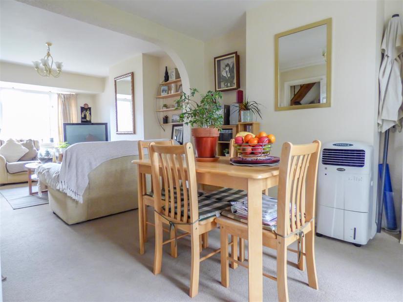 Lamorna Avenue, Gravesend, Kent Sealeys Estate Agents Limited t/a Sealeys Walker Jarvis. North