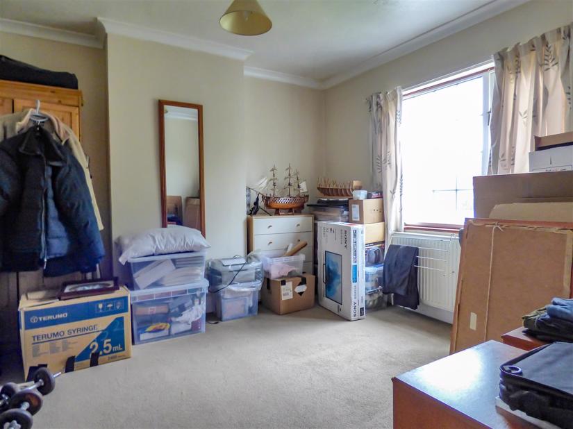 Lamorna Avenue, Gravesend, Kent Sealeys Estate Agents Limited t/a