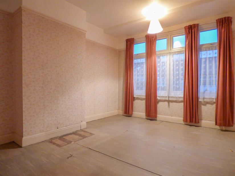 Gatwick Road, Gravesend, Kent Sealeys Estate Agents Limited t/a