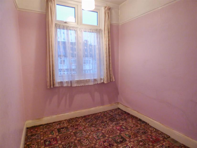 Gatwick Road, Gravesend, Kent Sealeys Estate Agents Limited t/a