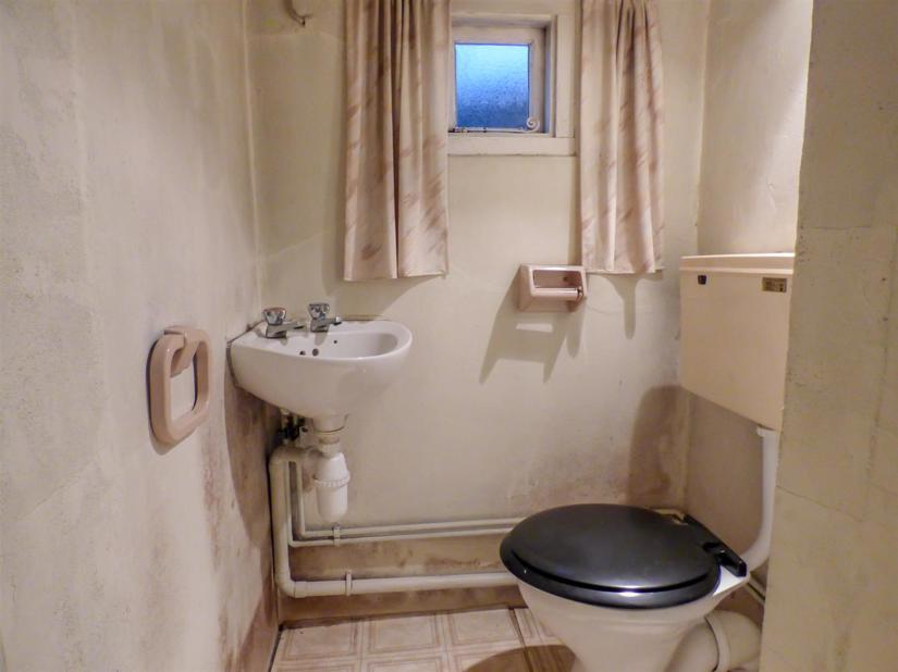 Gatwick Road, Gravesend, Kent Sealeys Estate Agents Limited t/a