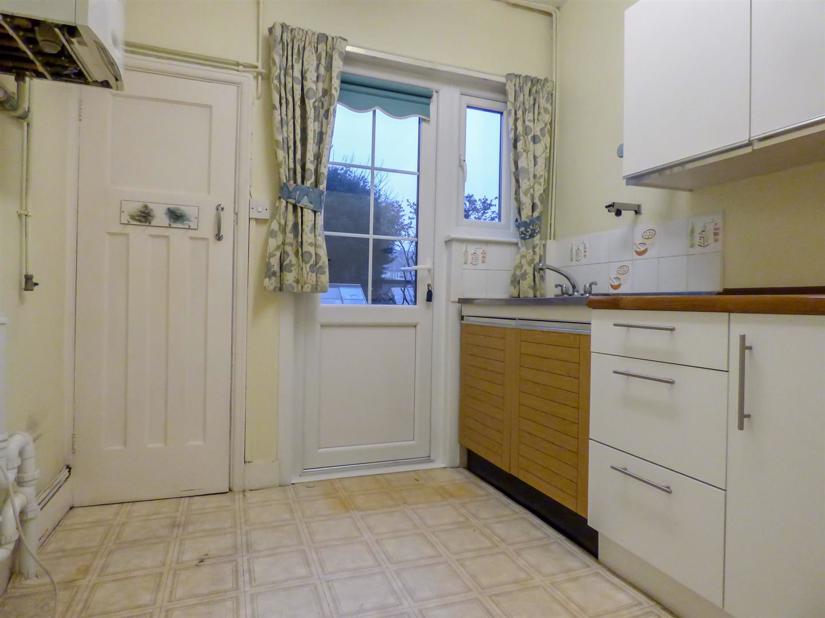 Gatwick Road, Gravesend, Kent Sealeys Estate Agents Limited t/a