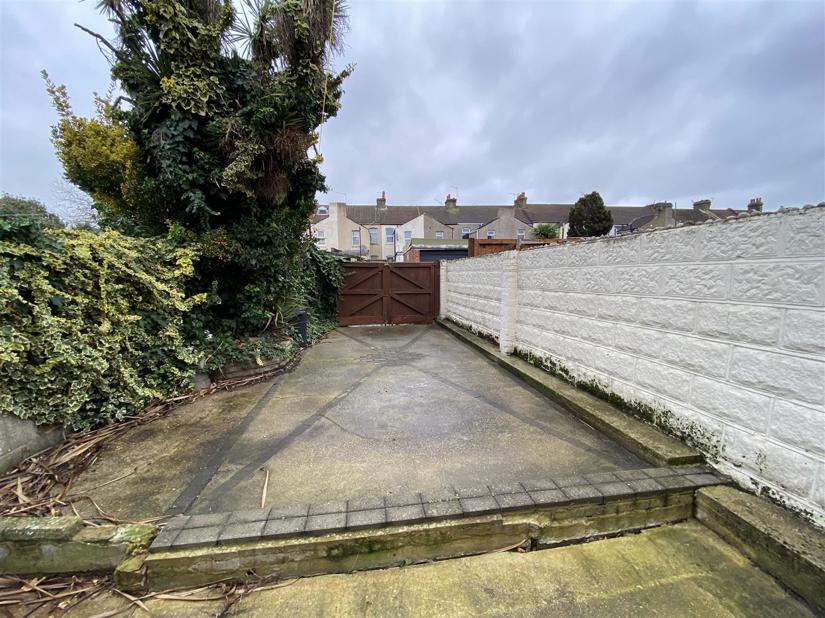 Dover Road East, Gravesend Sealeys Estate Agents Limited t/a Sealeys