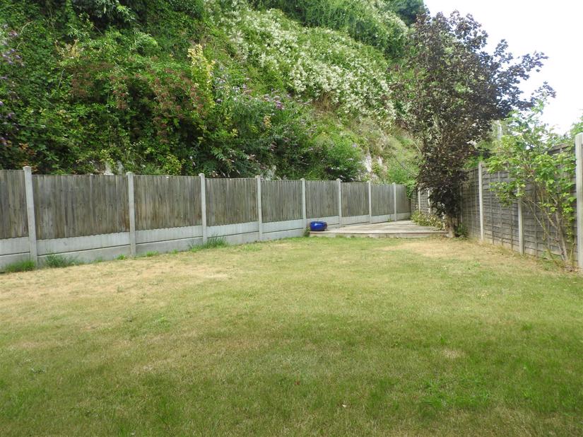 Mermaid Close, Gravesend, Kent Sealeys Estate Agents Limited t/a