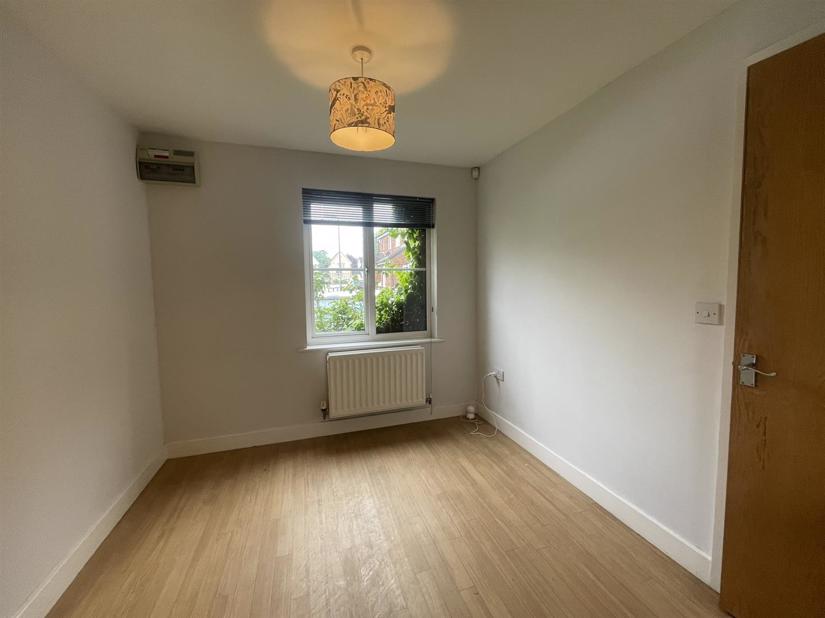 Mermaid Close, Gravesend, Kent Sealeys Estate Agents Limited t/a