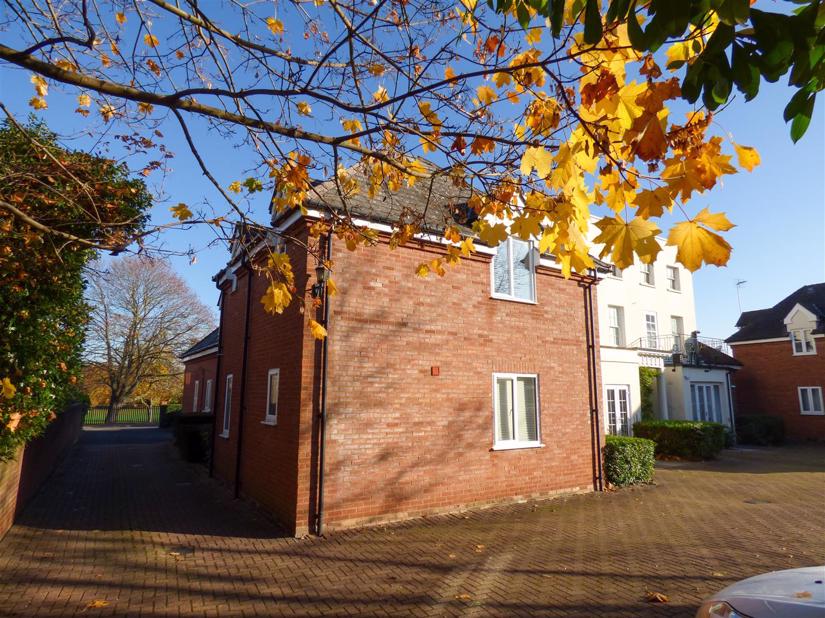 Dashwood Road, Gravesend, Kent Sealeys Estate Agents Limited t/a