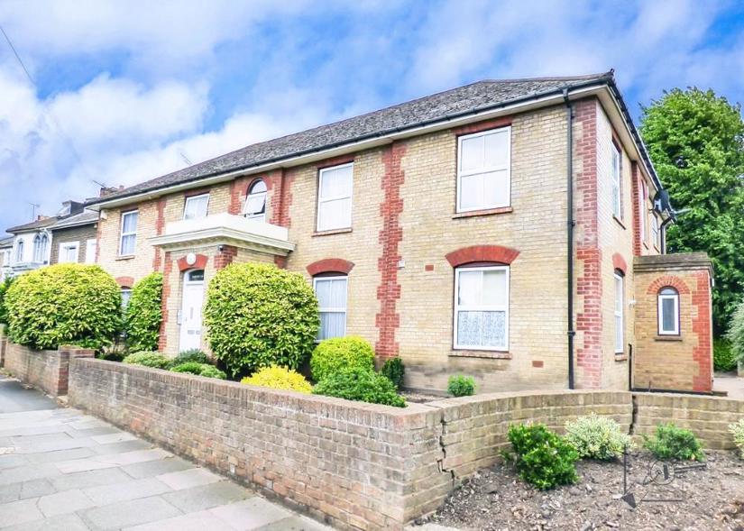 Darnley Road, Gravesend, Kent Sealeys Estate Agents Limited t/a Sealeys Walker Jarvis. North